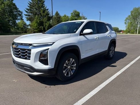 Used 2026 Chevrolet Equinox LT FWD image 1