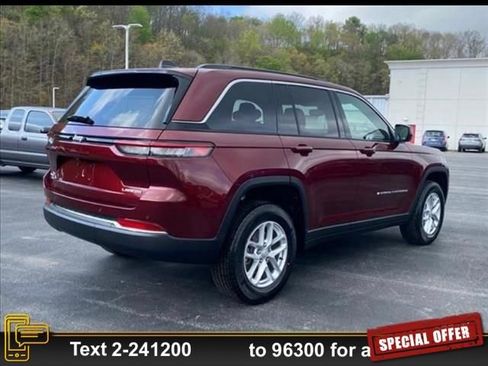 New 2024 Jeep Grand Cherokee Laredo w/ Trailer Tow Package AWD/4WD image 4