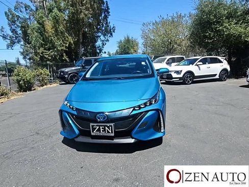 Used 2021 Toyota Prius Prime XLE FWD image 2