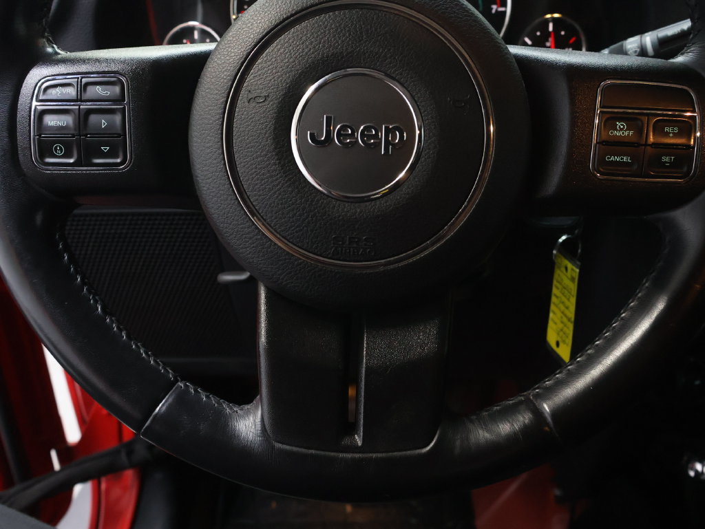 Used 2018 Jeep Wrangler Unlimited Sahara w/ Connectivity Group AWD/4WD image 18