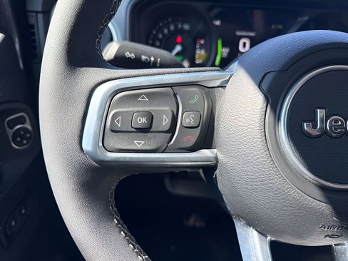 Used 2025 Jeep Wrangler Unlimited Sahara w/ Safety Group image 13