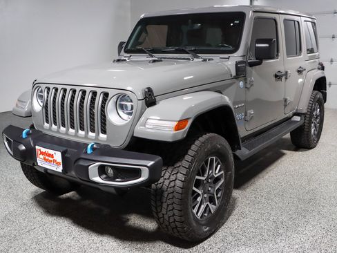 Used 2022 Jeep Wrangler Unlimited Sahara w/ Cold Weather Group AWD/4WD image 30