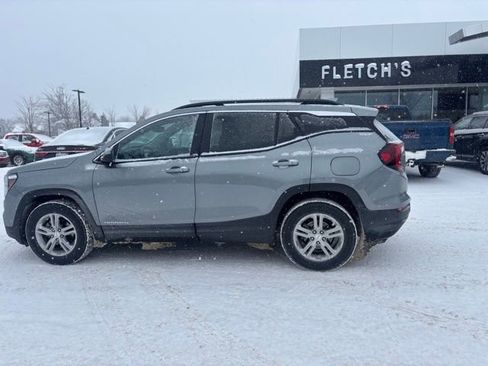 Used 2023 GMC Terrain SLE w/ Driver Convenience Package image 8