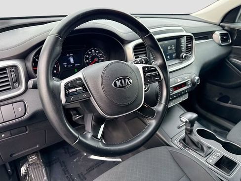 Used 2020 Kia Sorento S image 9