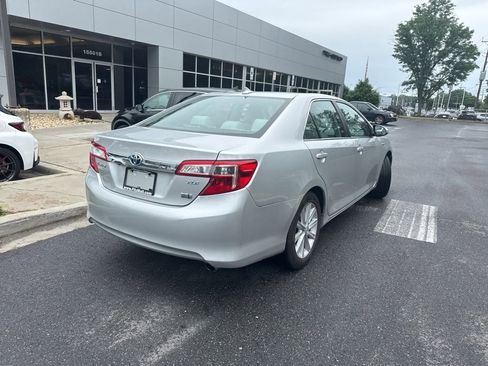 Used 2012 Toyota Camry XLE w/ Leather Pkg FWD image 7