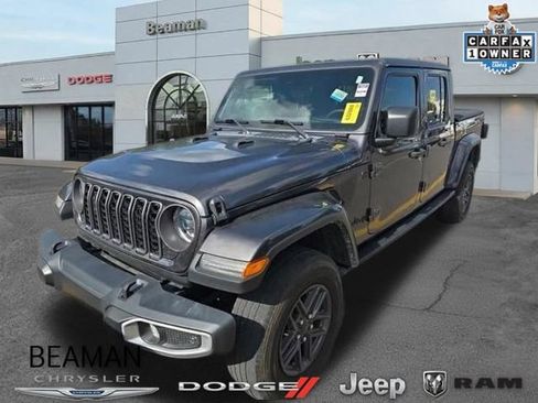 Used 2024 Jeep Gladiator Sport AWD/4WD image 1