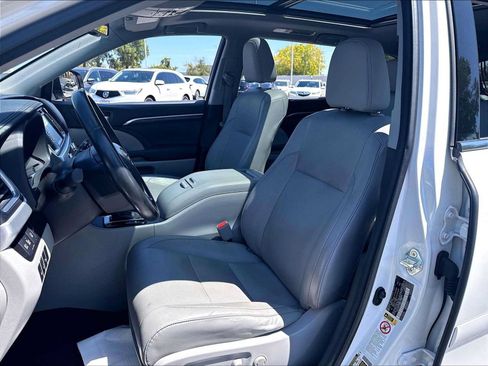 Used 2015 Toyota Highlander Limited Platinum AWD/4WD image 27