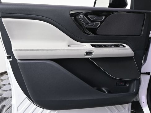 New 2026 Lincoln Aviator AWD w/ Jet Appearance Package image 23