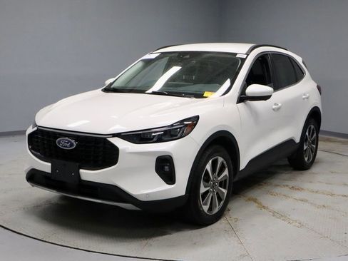Certified 2024 Ford Escape Platinum AWD/4WD image 9