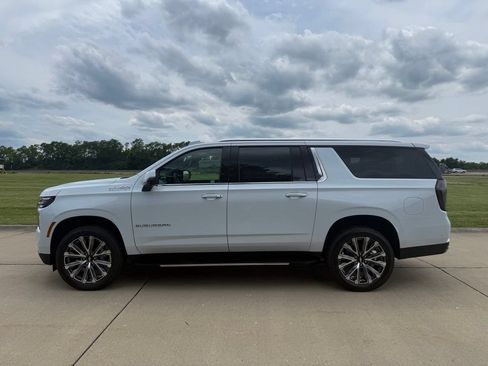 New 2026 Chevrolet Suburban High Country w/ Sun And Tow Package AWD/4WD image 10
