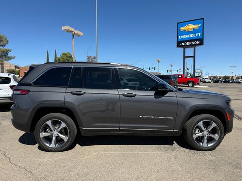 Used 2024 Jeep Grand Cherokee Limited w/ Luxury Tech Group II AWD/4WD image 4