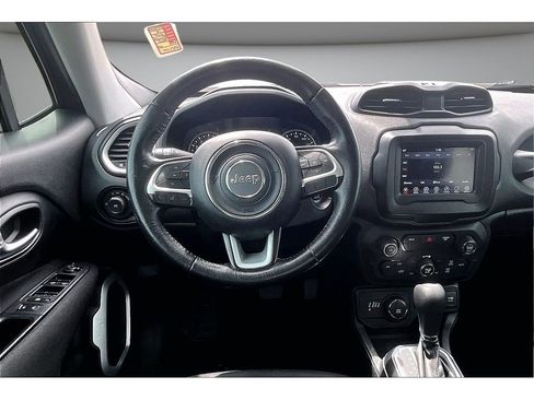 Used 2018 Jeep Renegade Latitude w/ Cold Weather Group AWD/4WD image 8
