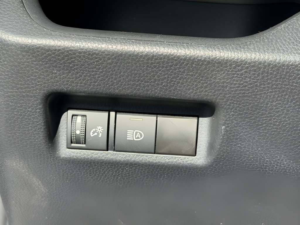 Used 2024 Toyota RAV4 LE AWD/4WD image 14