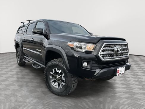Used 2017 Toyota Tacoma TRD Off-Road w/ Tow Package (A/T) image 1