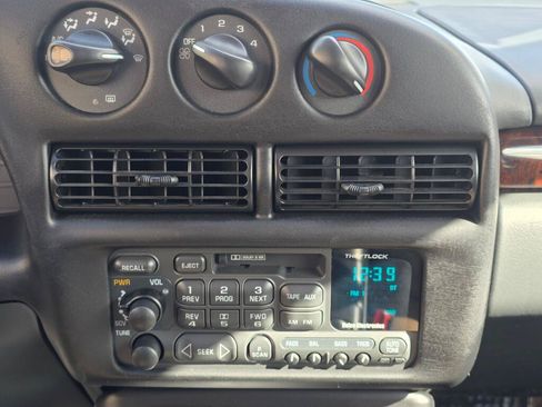 Used 1995 Chevrolet Monte Carlo Z34 FWD image 16
