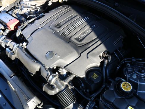 Used 2019 Jaguar F-PACE S image 54