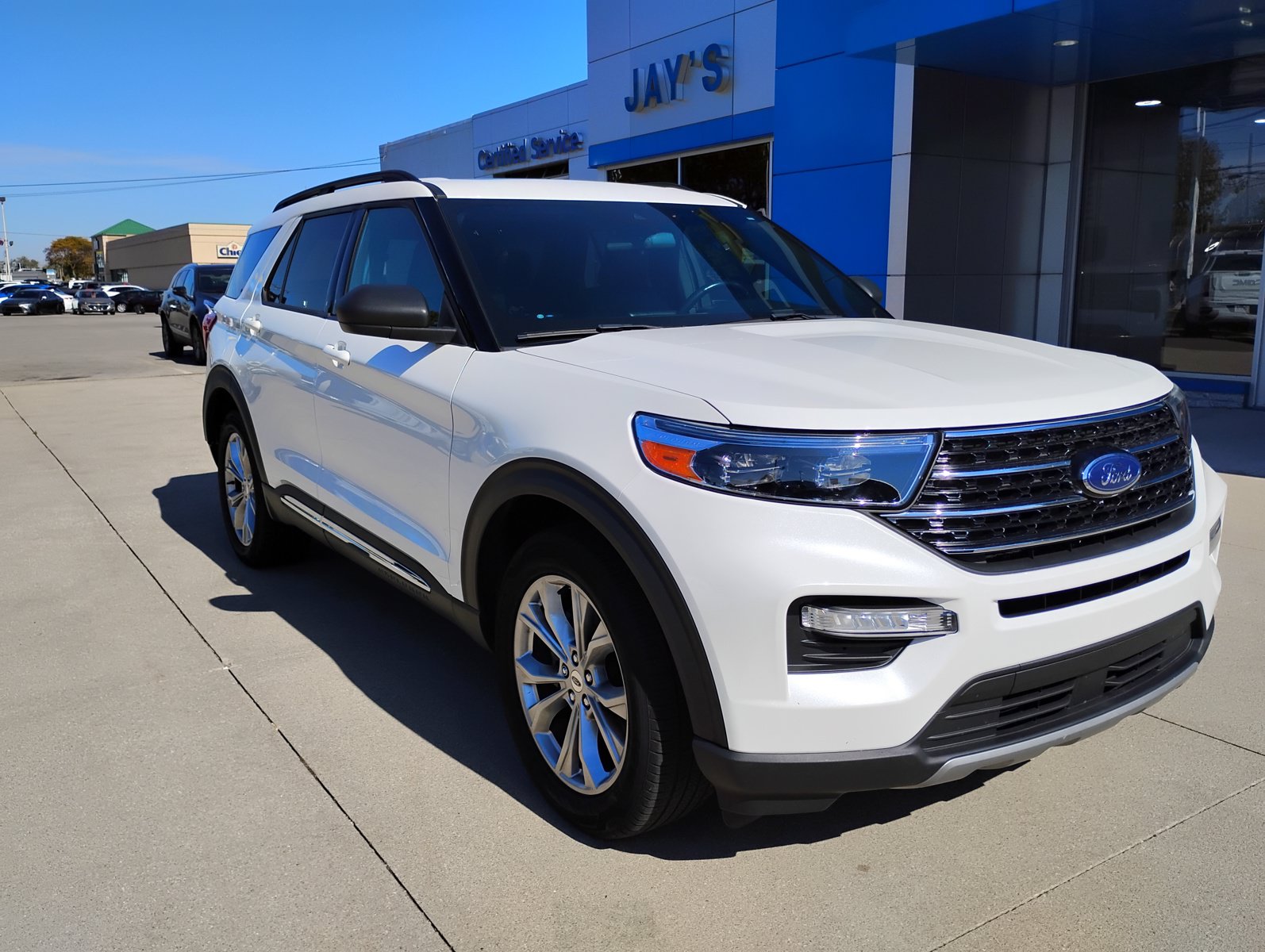Used 2020 Ford Explorer XLT w/ Equipment Group 202A AWD/4WD image 3