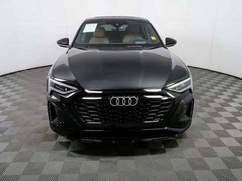 Certified 2024 Audi Q8 e-tron Prestige image 37