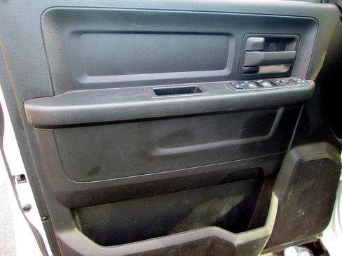 Used 2024 RAM 2500 Tradesman w/ Chrome Appearance Group image 12