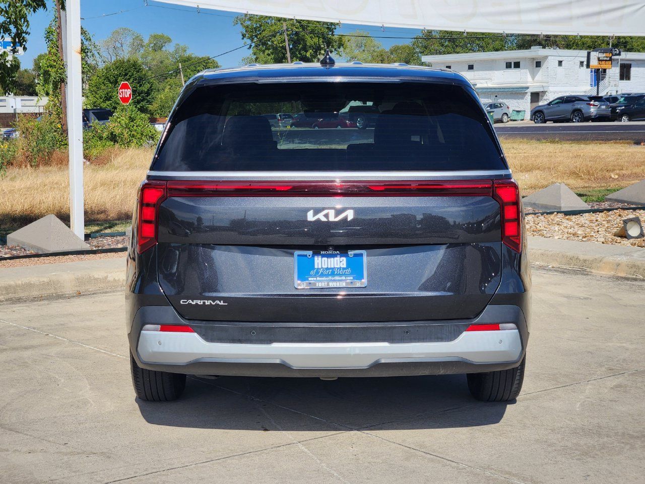 Used 2025 Kia Carnival FWD image 6