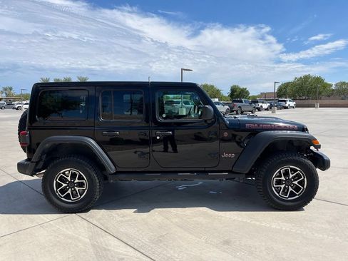 Used 2025 Jeep Wrangler Unlimited Rubicon w/ Convenience Group AWD/4WD image 9