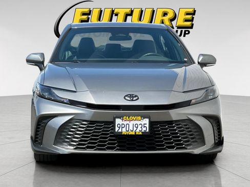 Used 2025 Toyota Camry SE FWD image 9