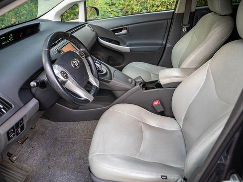 Used 2011 Toyota Prius Four w/ Solar Roof Pkg FWD image 27