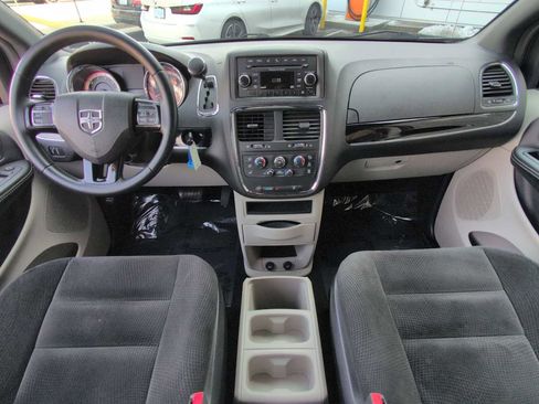 Used 2015 Dodge Grand Caravan SE image 15