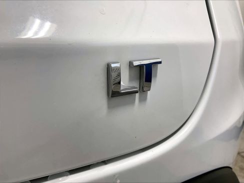 Used 2025 Chevrolet Trax LT w/ LT Convenience Package image 29