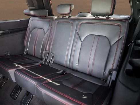 Used 2022 Ford Expedition Limited image 22