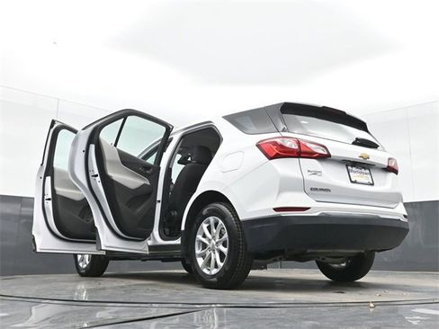 Used 2018 Chevrolet Equinox LS image 52