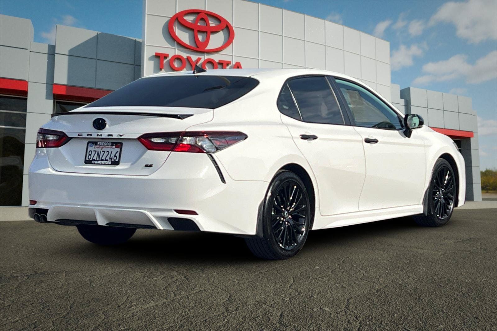 Certified 2022 Toyota Camry SE FWD image 3