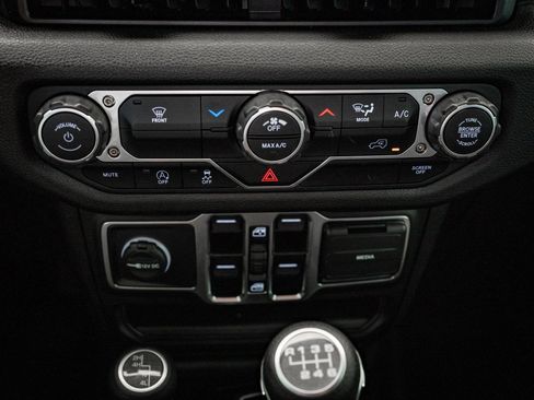 Used 2025 Jeep Wrangler Sport image 34