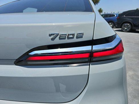 New 2025 BMW 750e xDrive w/ Premium Package image 35