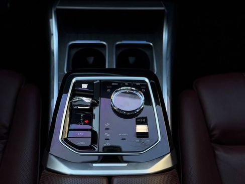 Used 2025 BMW 760i xDrive w/ Premium Package image 31