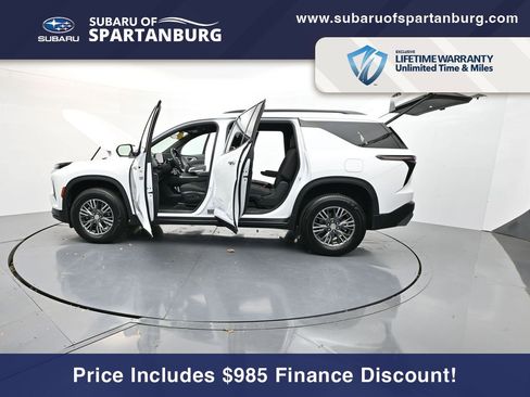 Used 2024 Chevrolet Traverse LT image 36