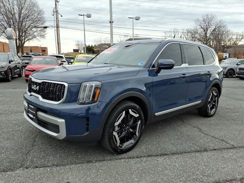 Used 2023 Kia Telluride EX w/ EX Captain's Chair Package image 8