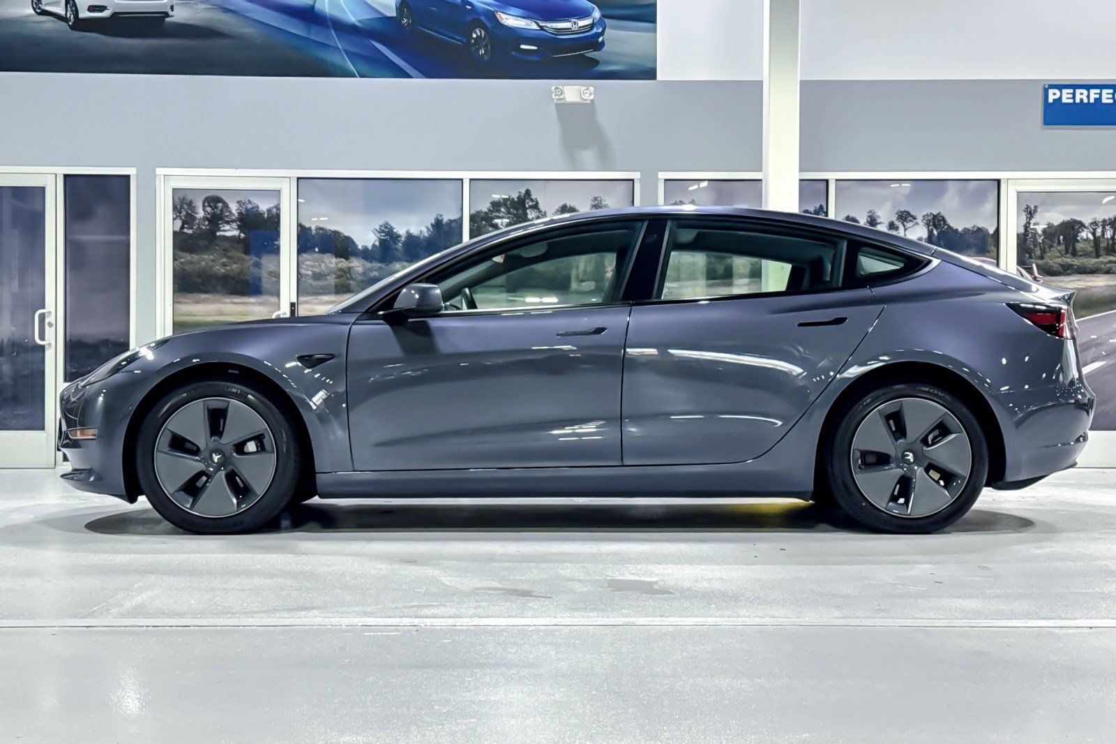 Used 2023 Tesla Model 3 Standard Range RWD image 2