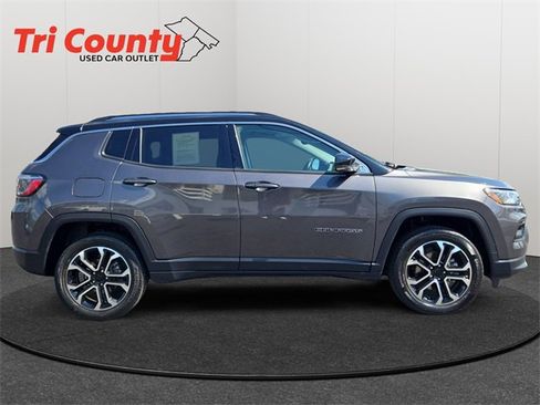 Used 2022 Jeep Compass Limited w/ Sun and Sound Group image 9