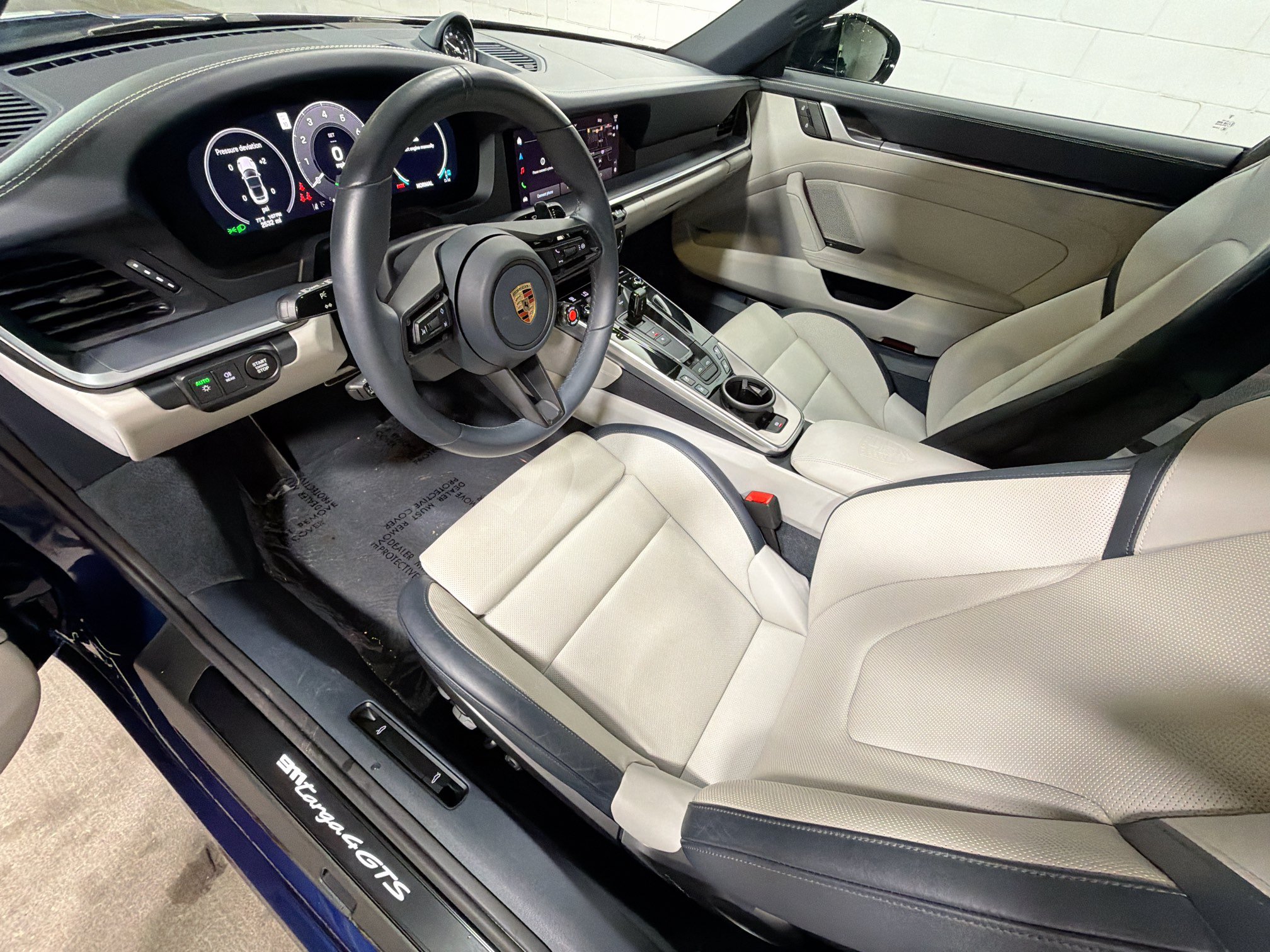 Certified 2025 Porsche 911 Targa 4 GTS AWD/4WD image 5