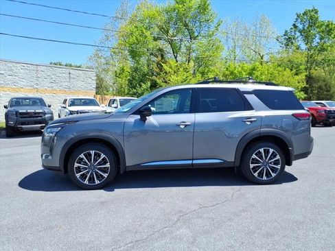 New 2026 Nissan Pathfinder Platinum w/ Cargo Package AWD/4WD image 2