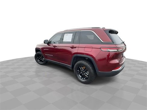Used 2023 Jeep Grand Cherokee Laredo w/ Luxury Tech Group I image 6