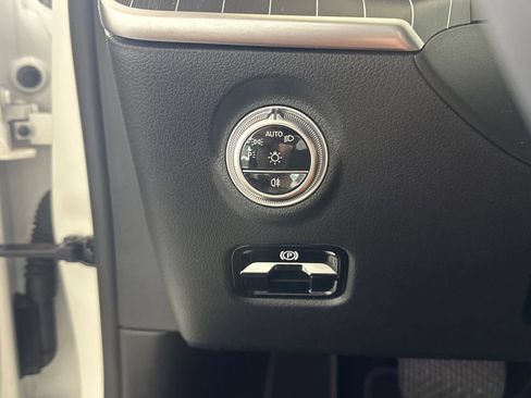 Used 2024 Mercedes-Benz C 300 Sedan image 8