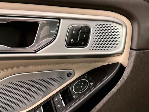 Used 2020 Ford Explorer Platinum w/ Premium Technology Package image 35