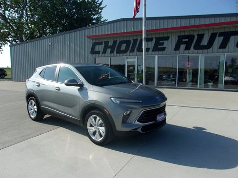 Used 2024 Buick Encore GX Preferred FWD image 1