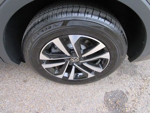 Used 2024 Volkswagen Tiguan S image 13