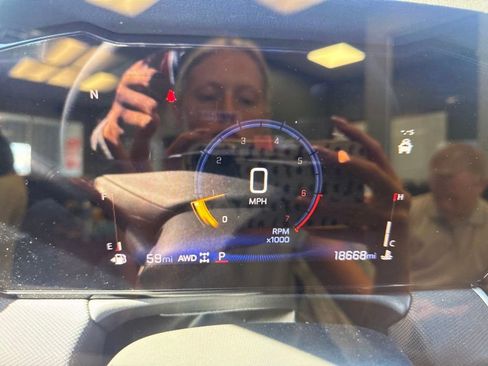 Used 2025 Chevrolet TrailBlazer LT AWD/4WD image 4