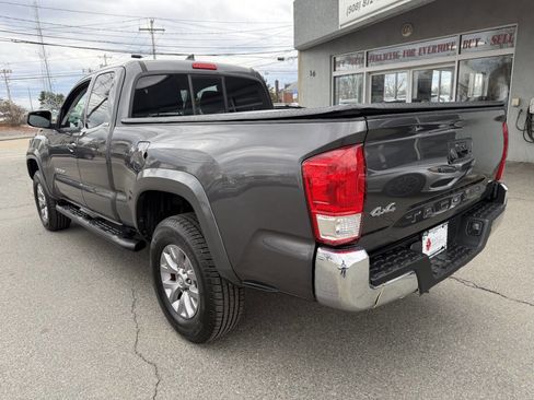 Used 2016 Toyota Tacoma SR5 w/ Exterior Package image 5