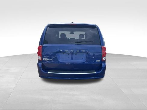 Used 2018 Dodge Grand Caravan SE w/ UConnect Hands-Free Group FWD image 8