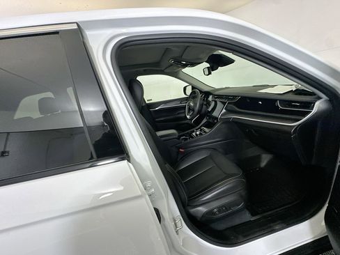 Used 2022 Jeep Grand Cherokee Limited 4xe image 32